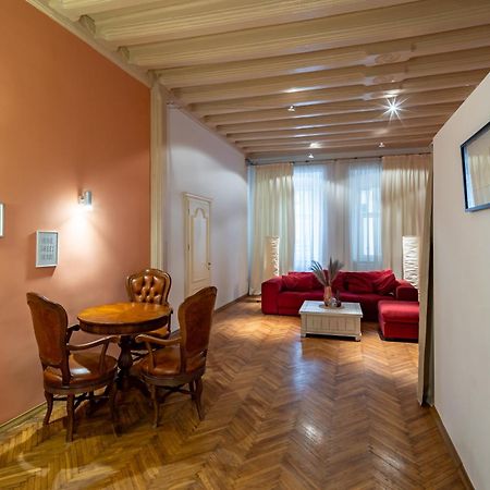 Romari Площа Ринок 28 Apartment ลวีฟ ภายนอก รูปภาพ