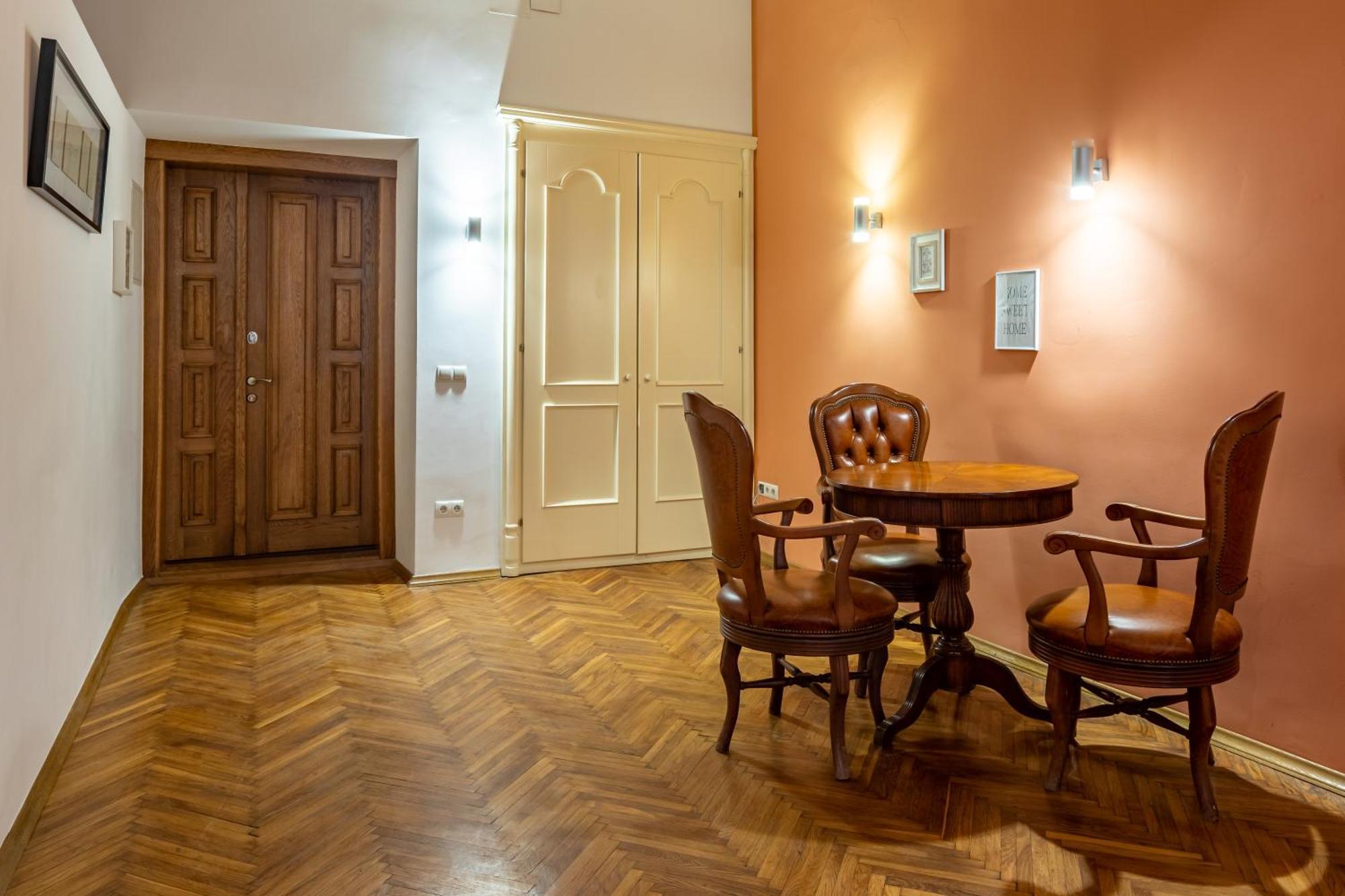 Romari Площа Ринок 28 Apartment ลวีฟ ภายนอก รูปภาพ