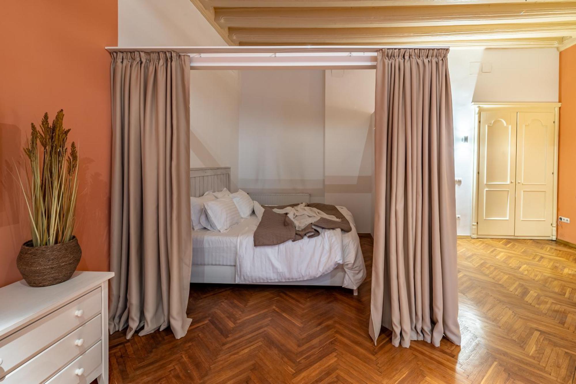 Romari Площа Ринок 28 Apartment ลวีฟ ภายนอก รูปภาพ