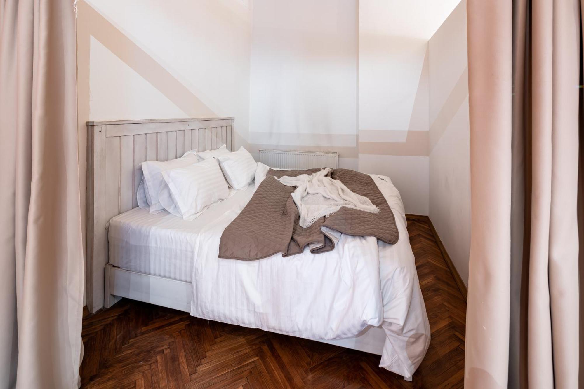 Romari Площа Ринок 28 Apartment ลวีฟ ภายนอก รูปภาพ
