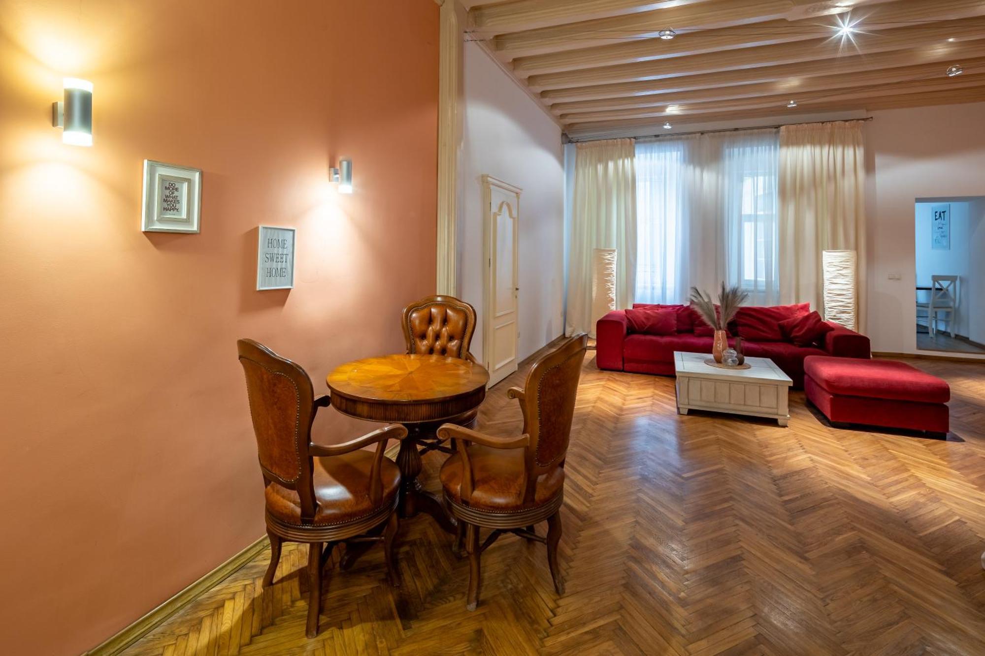 Romari Площа Ринок 28 Apartment ลวีฟ ภายนอก รูปภาพ