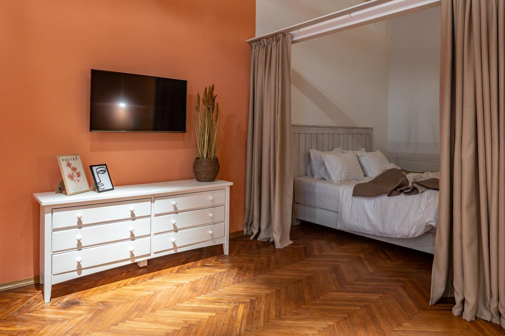 Romari Площа Ринок 28 Apartment ลวีฟ ภายนอก รูปภาพ