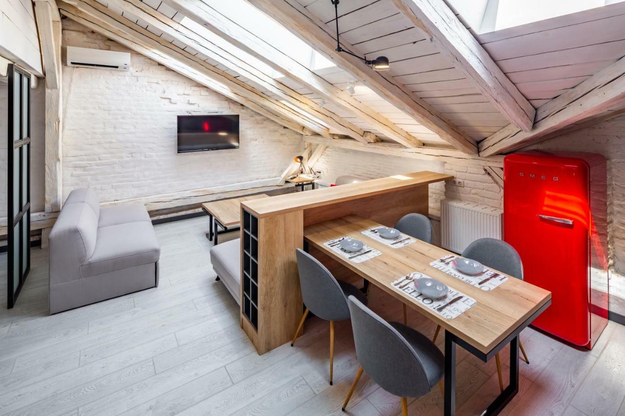 Romari Площа Ринок 28 Apartment ลวีฟ ภายนอก รูปภาพ